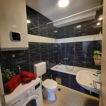 Centar Three Palms מאקרסקה