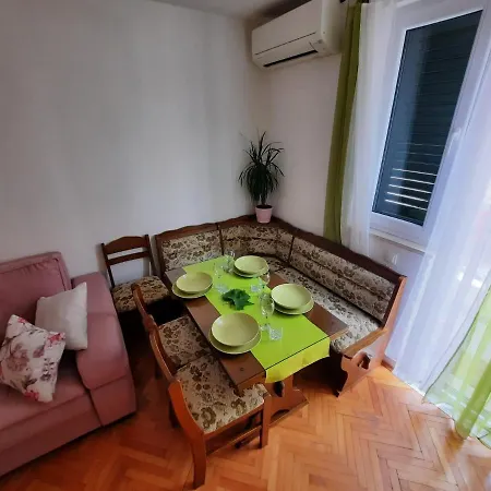 Centar Three Palms 아파트 *